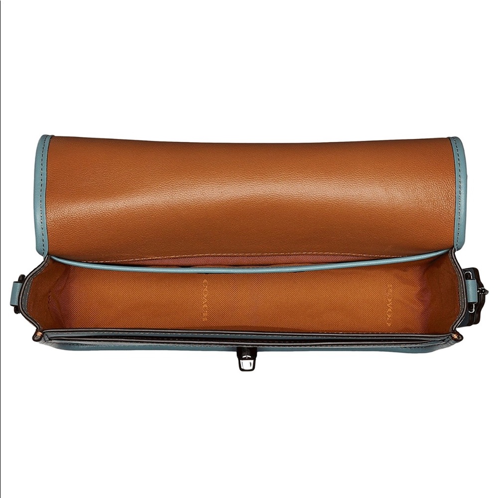 HP🎉✨Authentic Coach Turnlock Crossbody✨ - Picture 6 of 8